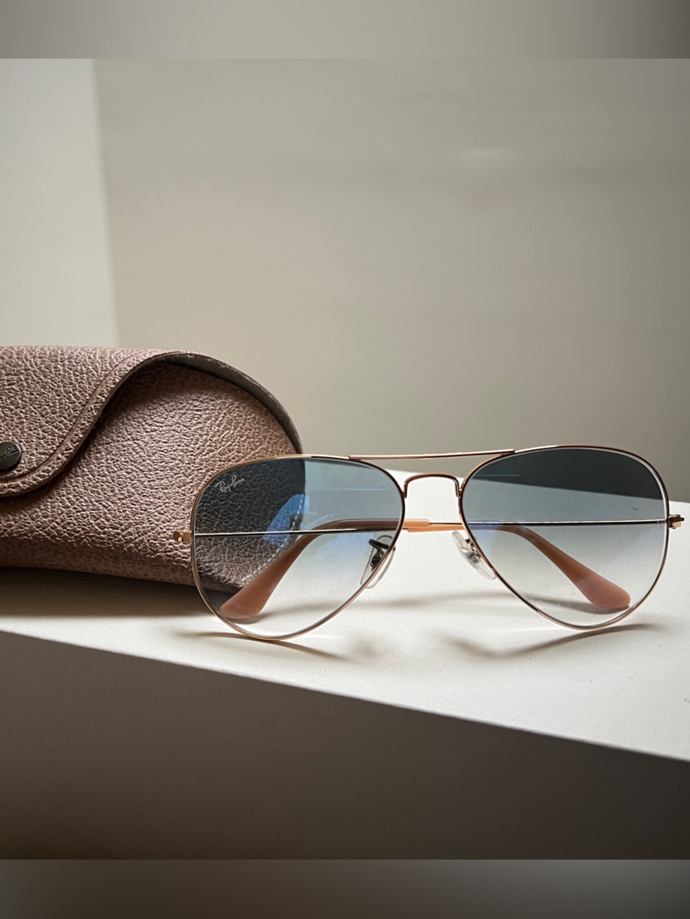 Ray Ban AUTHENTIC like new Aviator Sunglasses with Brown Leather Case